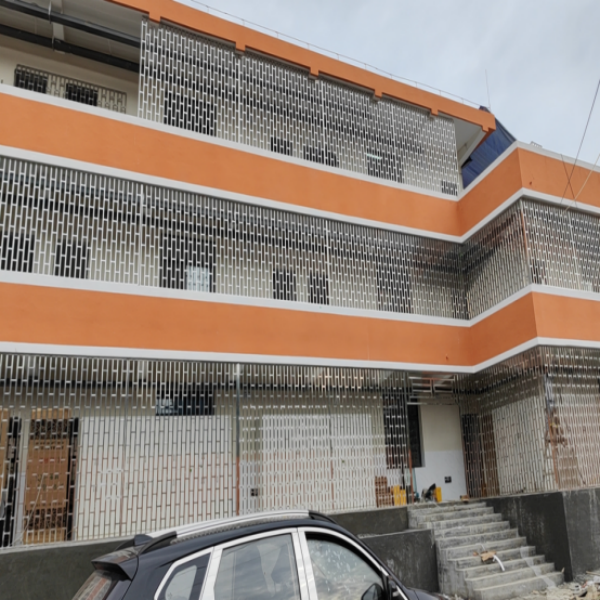 201不銹鋼方管應(yīng)用——學(xué)校不銹鋼防護網(wǎng)